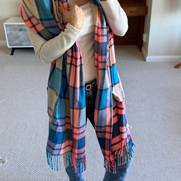 Soft Oversized Blanket Scarf - Picture 5 of 8
